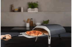 Ooni Pizzaschep Geperforeerd - Perforated Pizza Peel 14 Inch -BBQ Verkoopwinkel ooni pizzaschep geperforeerd perforated pizza peel 1